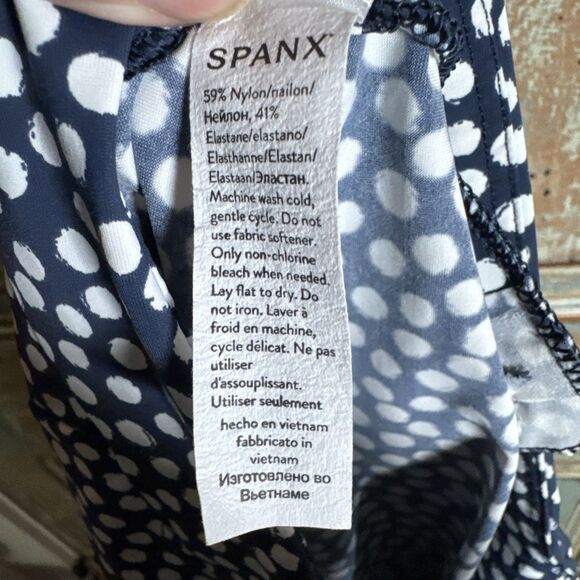 SPANX Navy Dot 6” XL SUNSHINE Pull On Pockets 4Way Stretch SHORTS Women’s - Picture 7 of 8